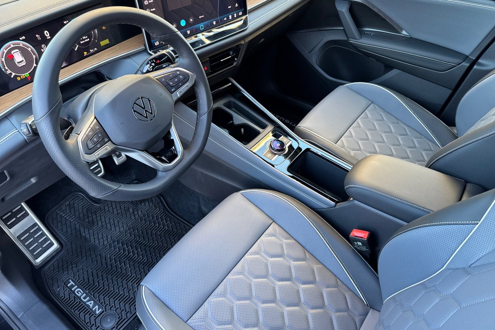 2026 Volkswagen Tiguan 2.0T SEL R-Line