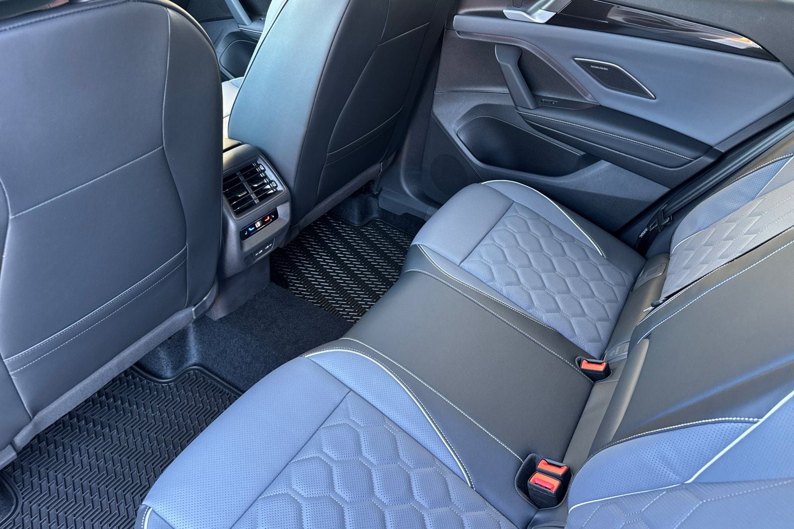 2026 Volkswagen Tiguan 2.0T SEL R-Line