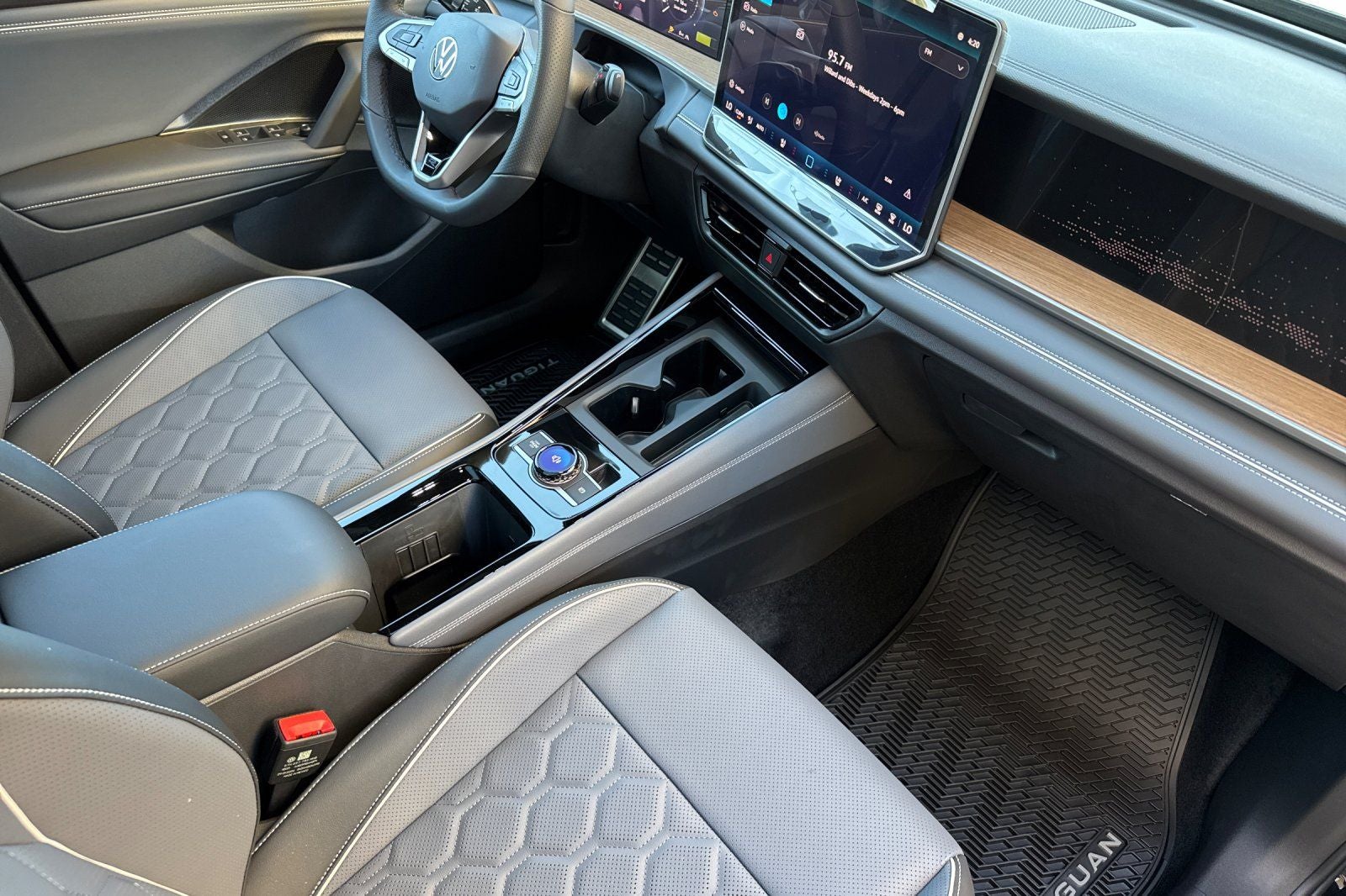 2026 Volkswagen Tiguan 2.0T SEL R-Line