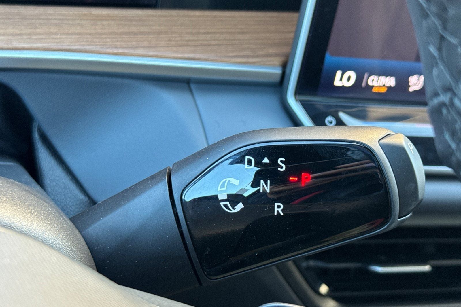 2026 Volkswagen Tiguan 2.0T SEL R-Line