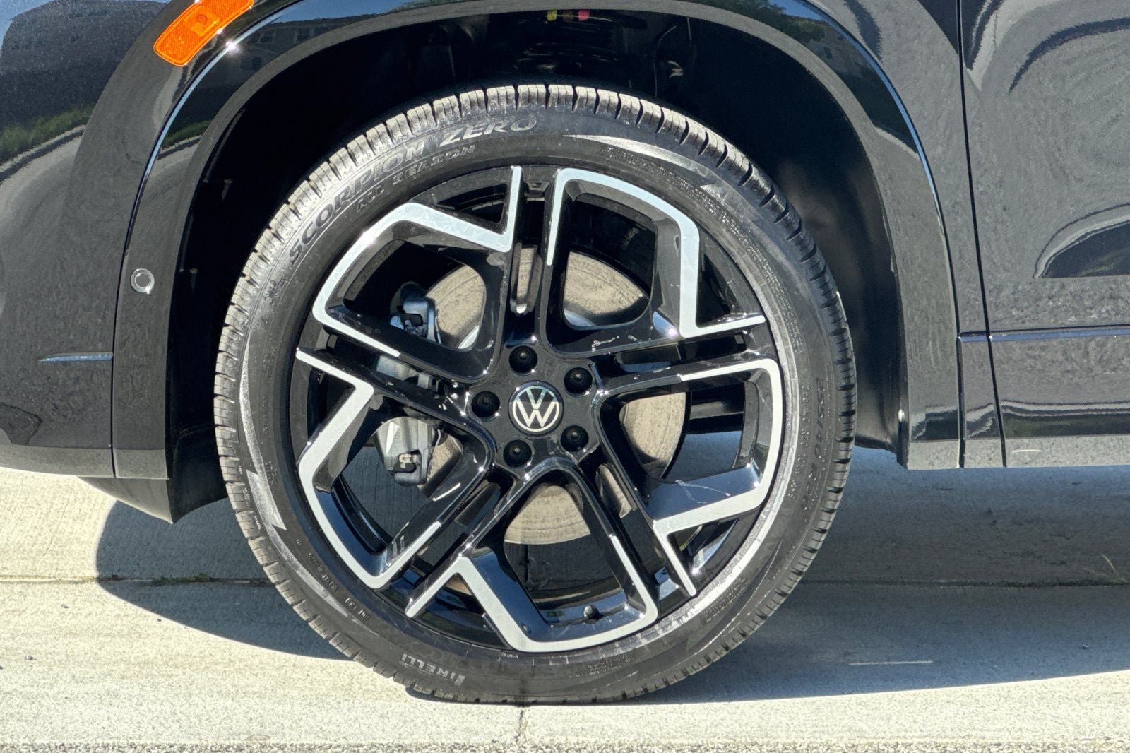 2026 Volkswagen Tiguan 2.0T SEL R-Line