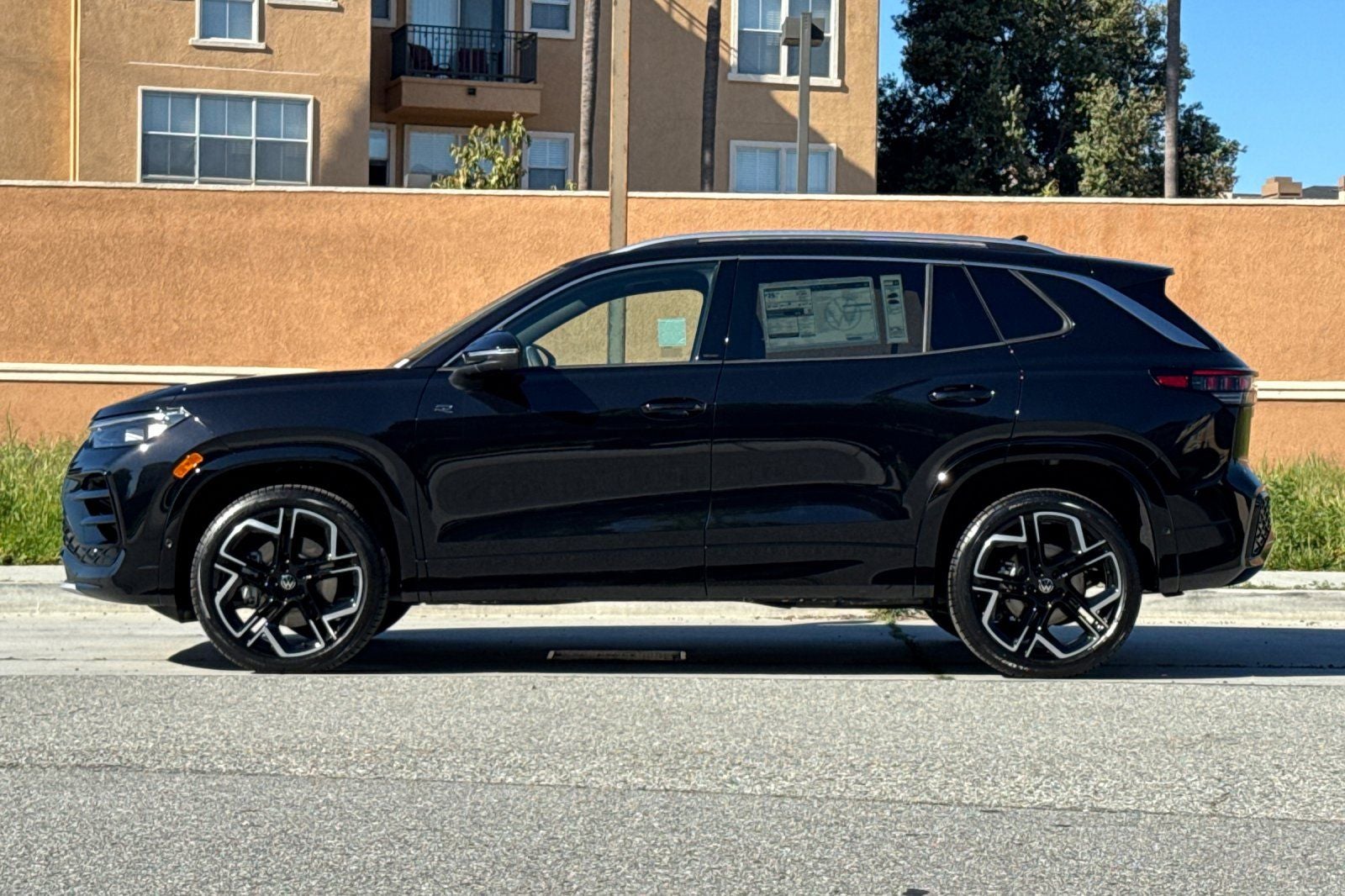 2026 Volkswagen Tiguan 2.0T SEL R-Line