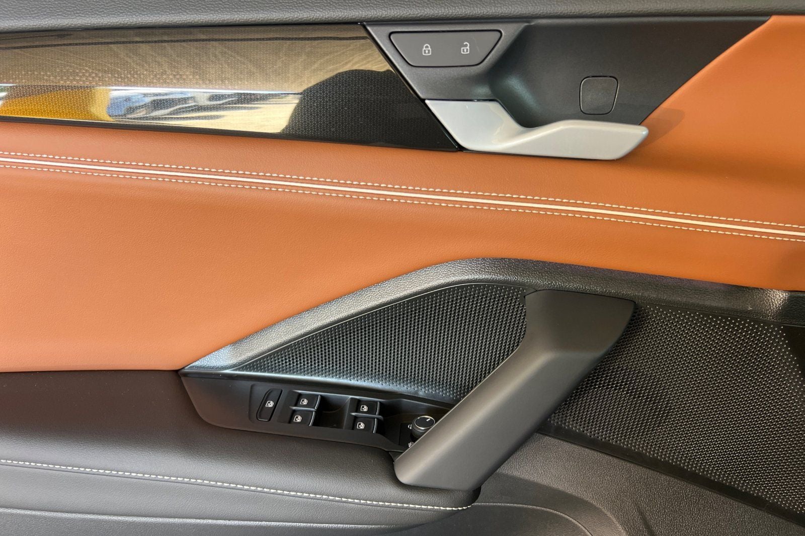 2026 Volkswagen Tiguan 2.0T SEL R-Line
