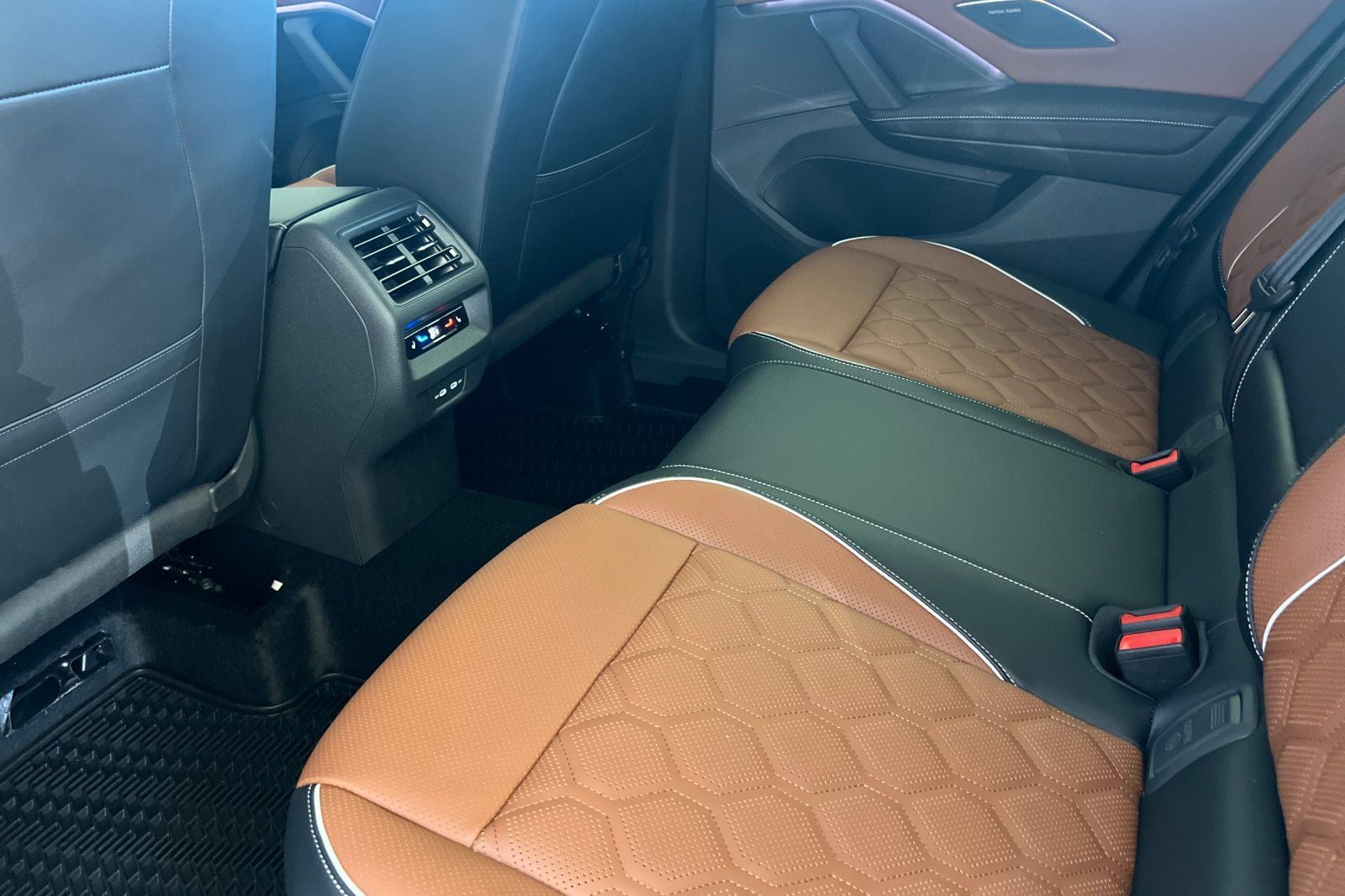 2026 Volkswagen Tiguan 2.0T SEL R-Line