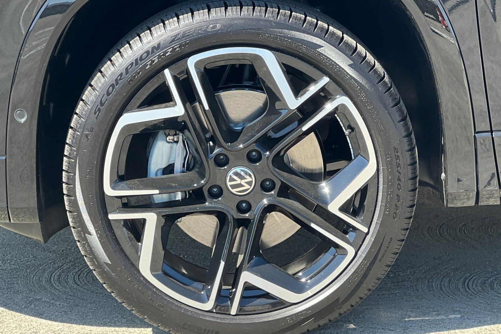 2026 Volkswagen Tiguan 2.0T SEL R-Line