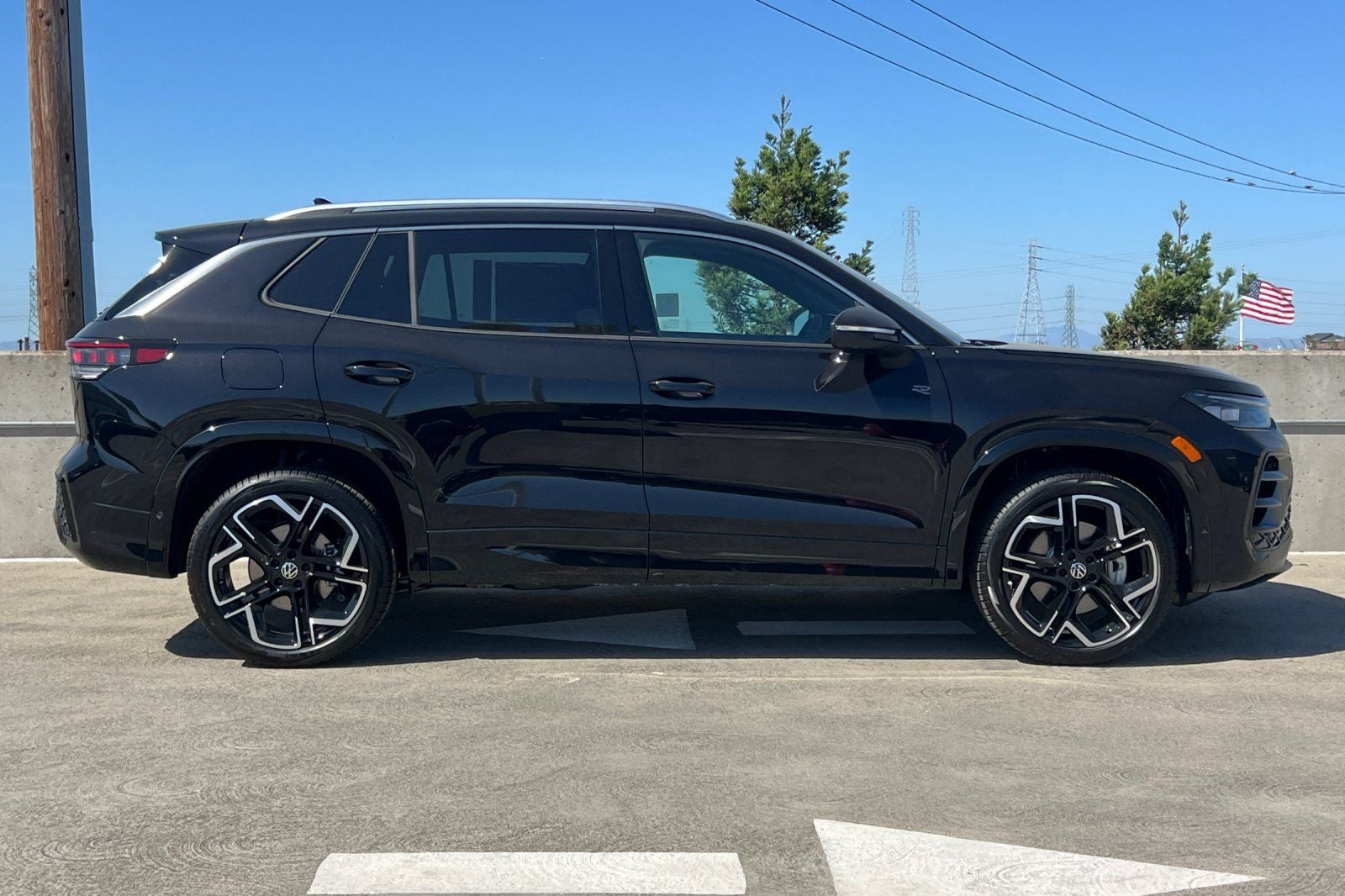 2026 Volkswagen Tiguan 2.0T SEL R-Line