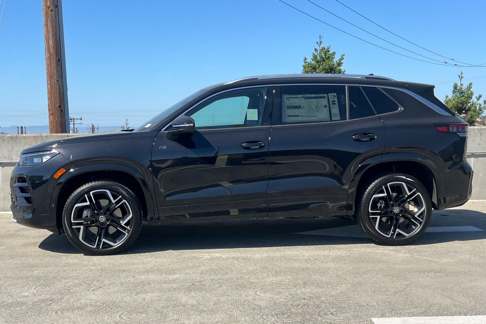 2026 Volkswagen Tiguan 2.0T SEL R-Line