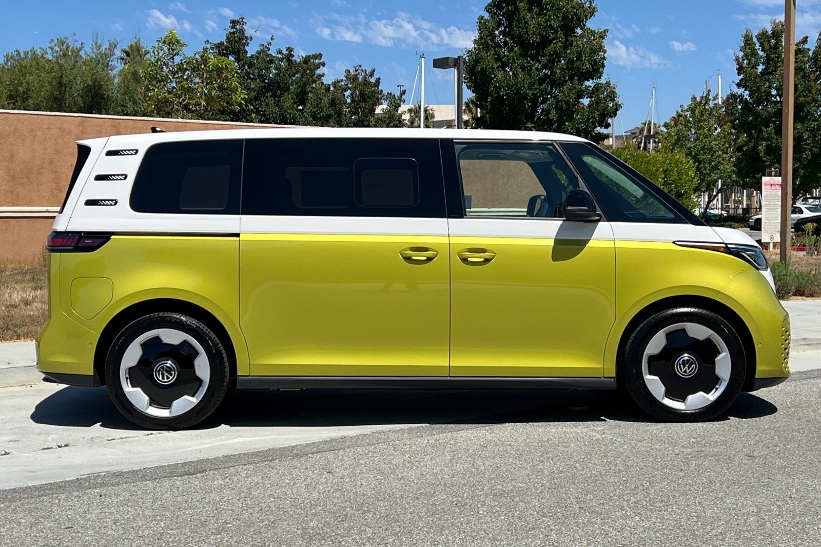 2025 Volkswagen ID. Buzz Pro S Plus