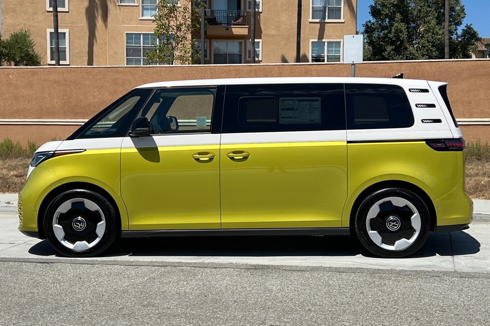 2025 Volkswagen ID. Buzz Pro S Plus