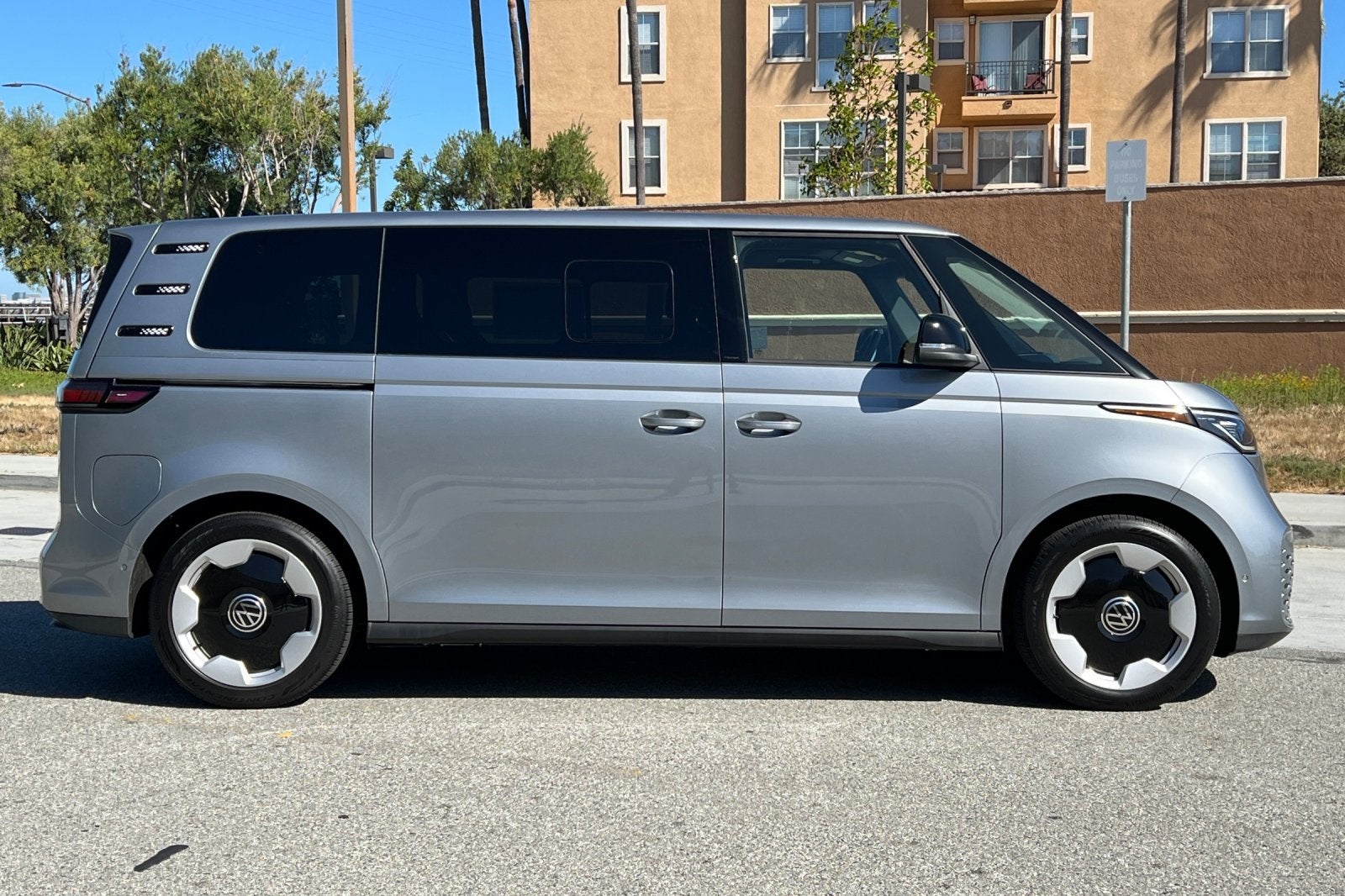 2025 Volkswagen ID. Buzz Pro S